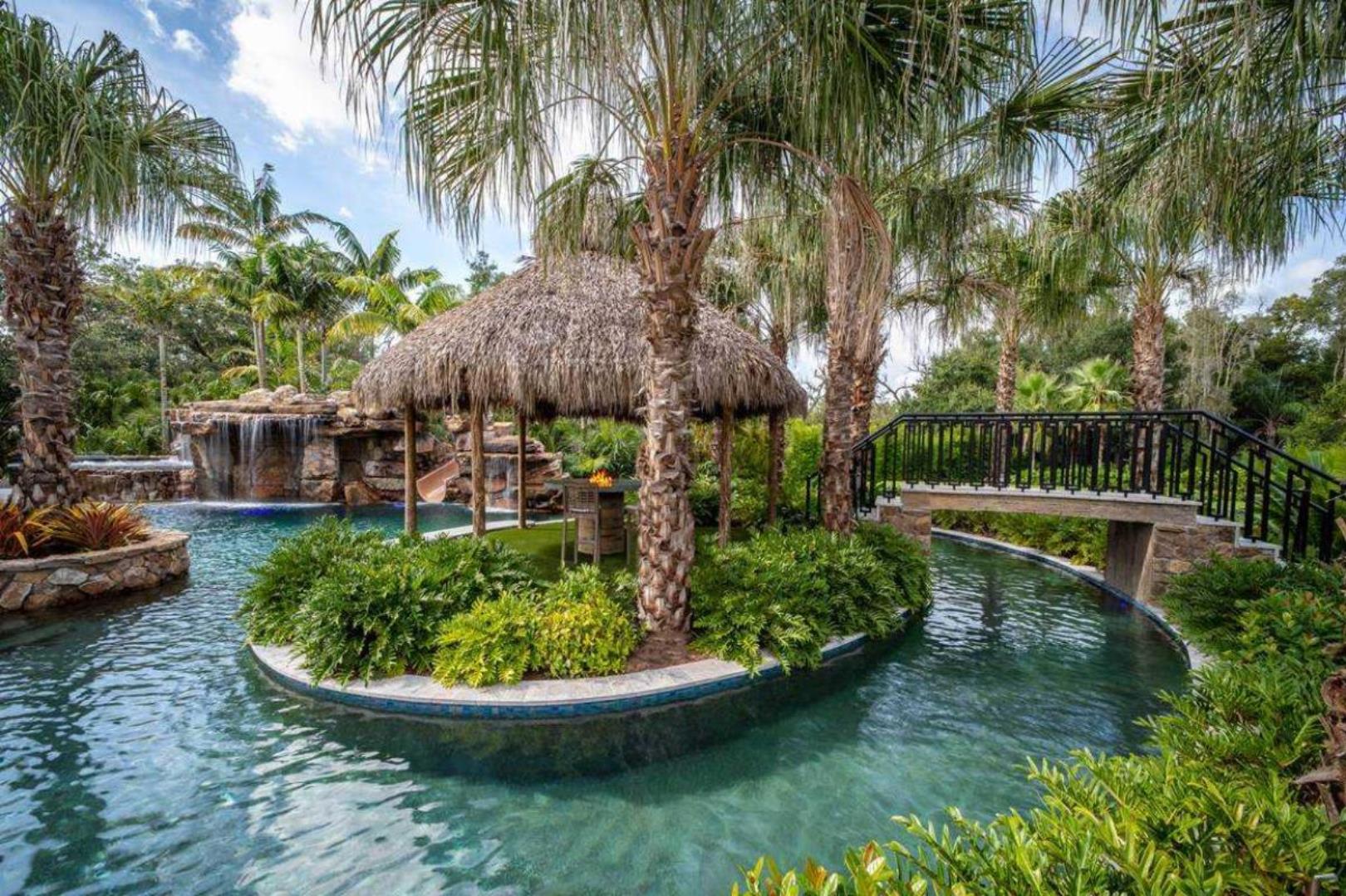 Commercial pool builder